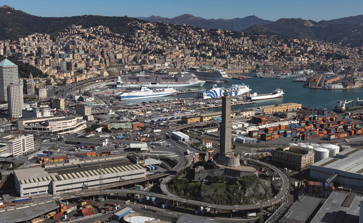 Realizzazione di impianti fotovoltaici sulle coperture di capannoni, parcheggi e pensiline pedonali del Porto di Genova