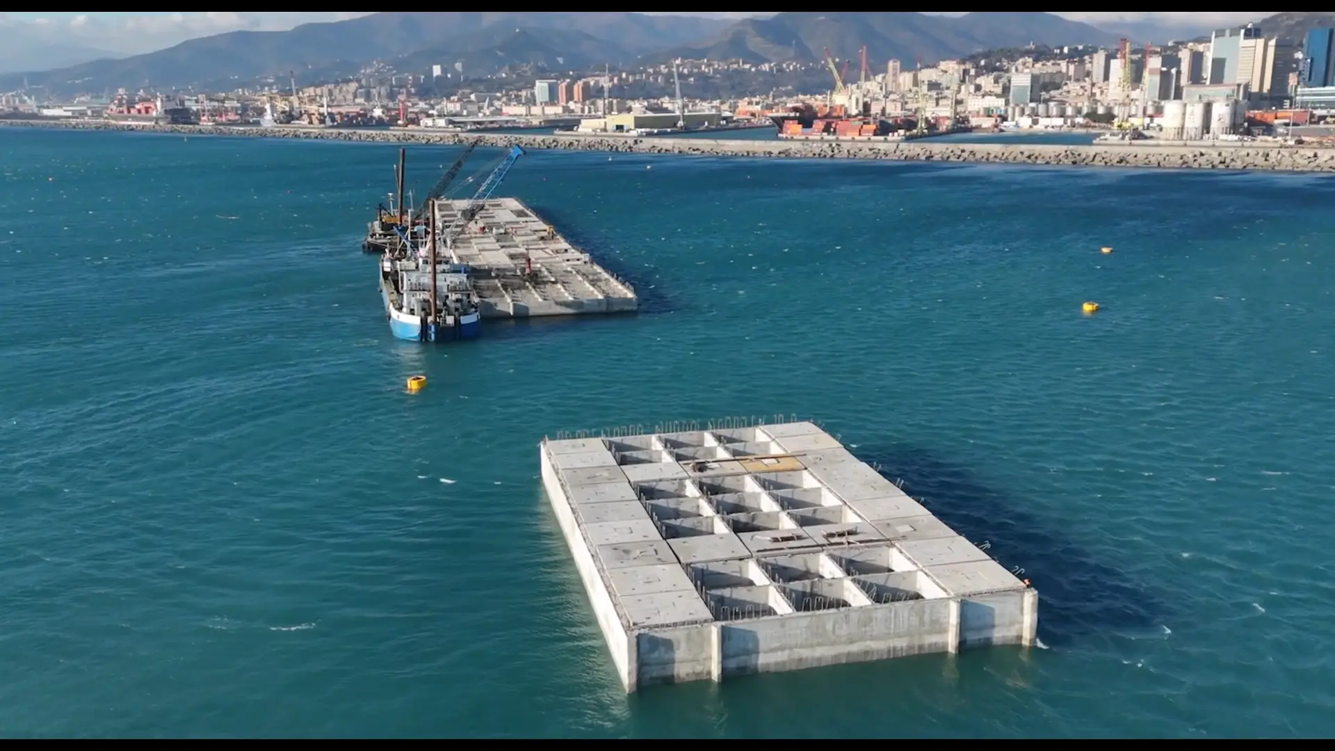 New Breakwater: sixth caisson installed in place